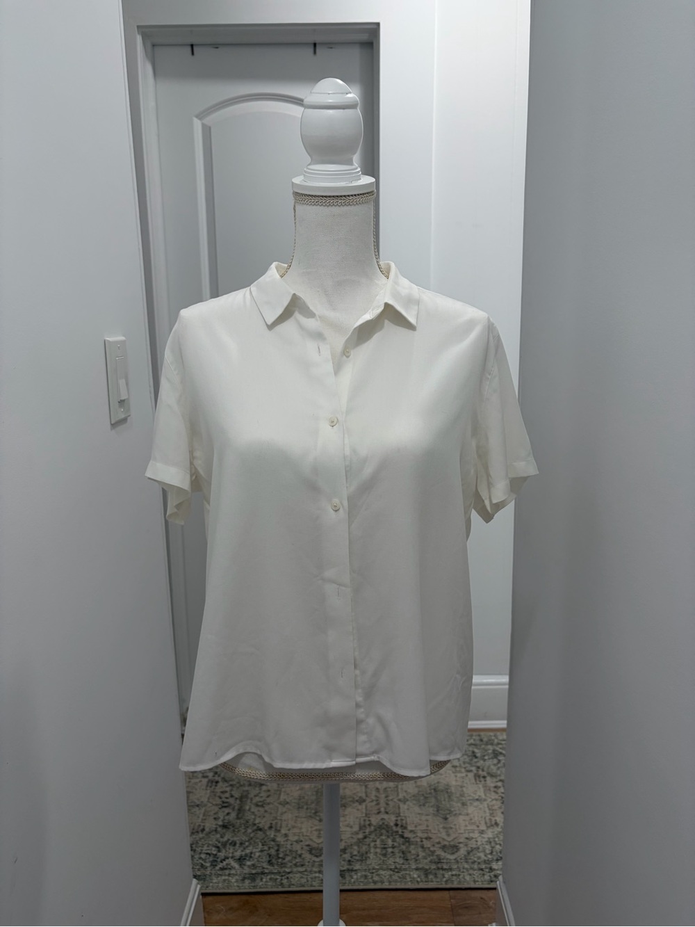 Uniqlo White Short-Sleeve Button Up Shirt